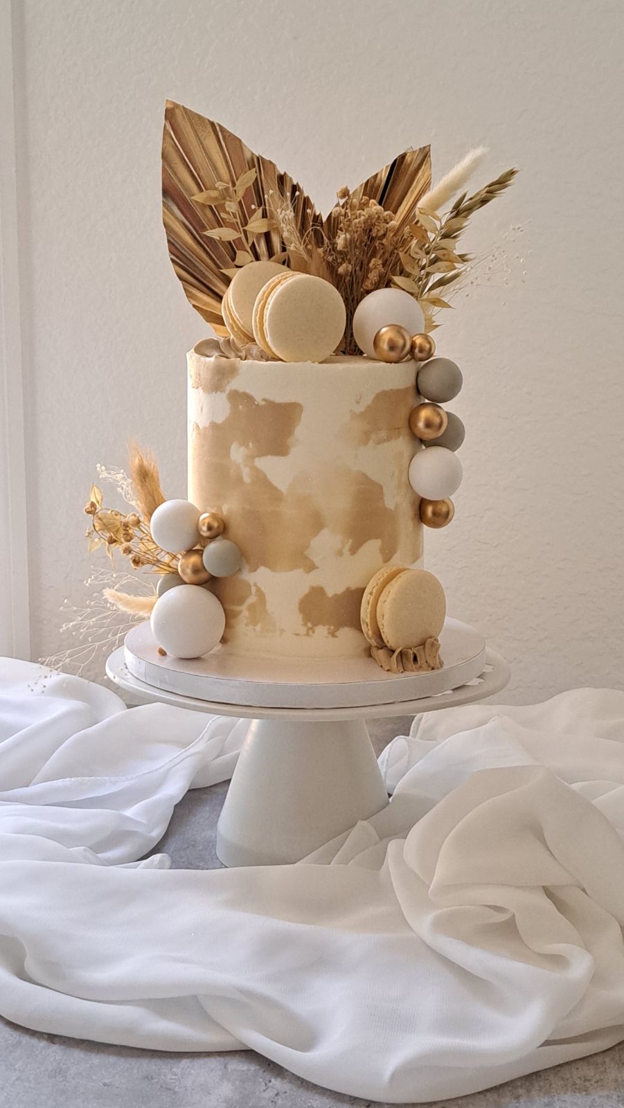 Macaroon cake